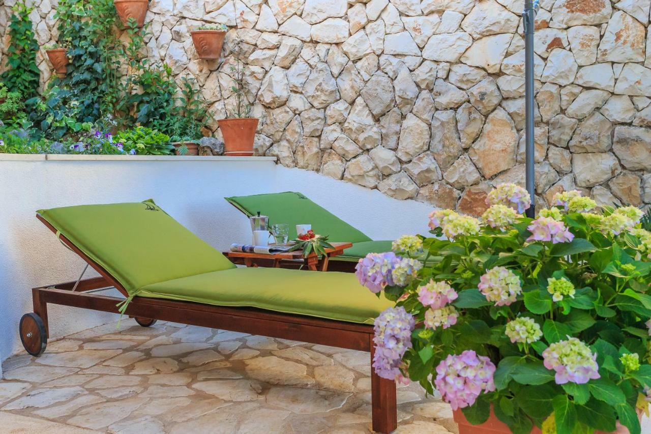 Holiday Home Lola, Sea On A Palm! Heated Pool Trogir Exterior photo