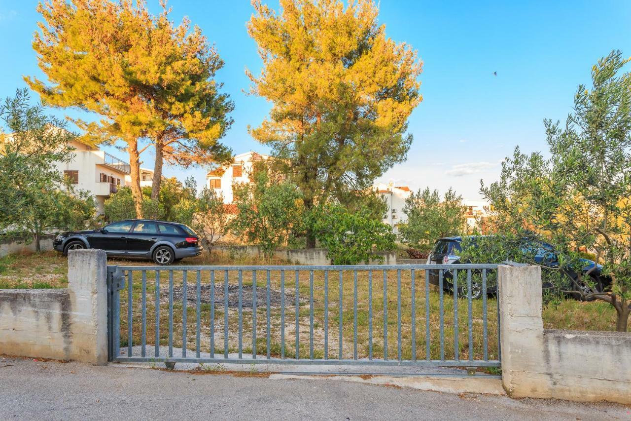 Holiday Home Lola, Sea On A Palm! Heated Pool Trogir Exterior photo