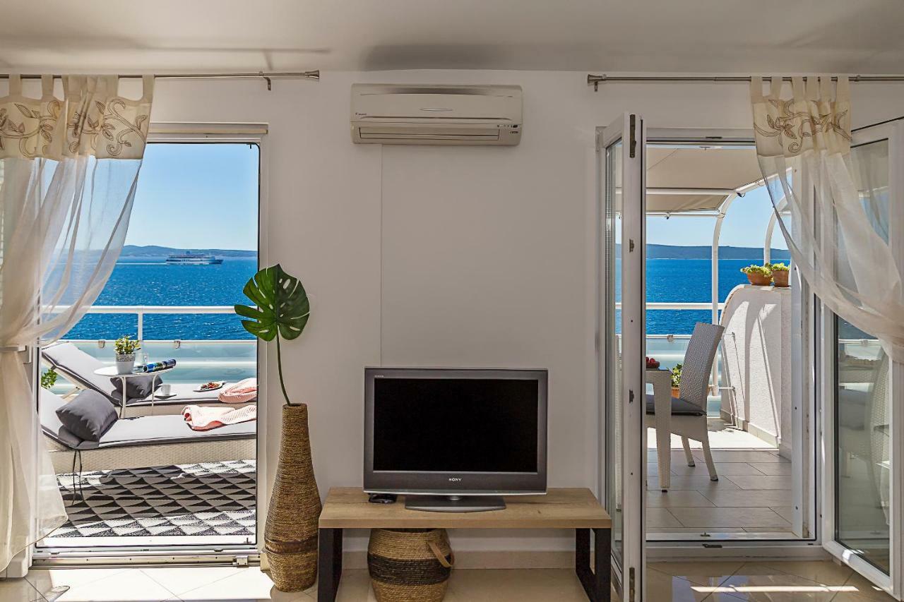 Holiday Home Lola, Sea On A Palm! Heated Pool Trogir Exterior photo