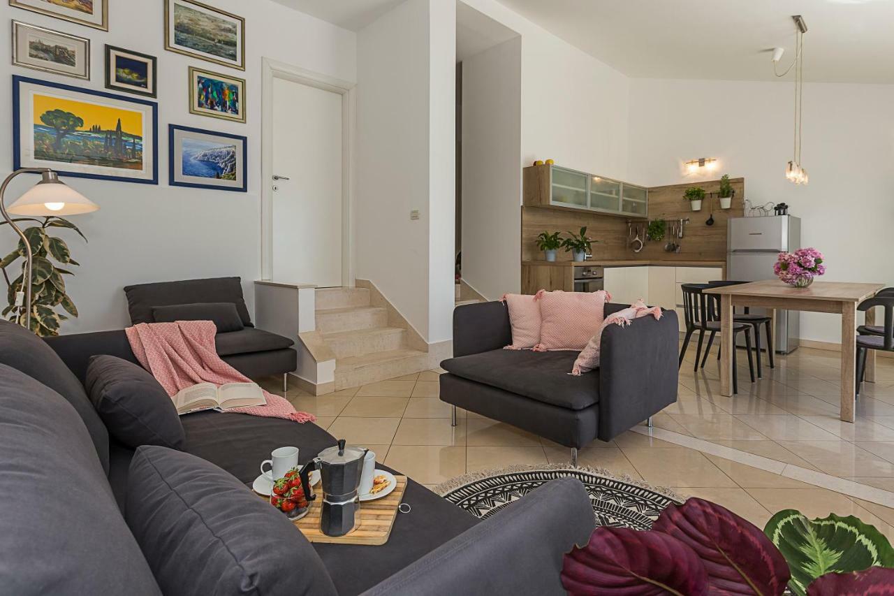 Holiday Home Lola, Sea On A Palm! Heated Pool Trogir Exterior photo
