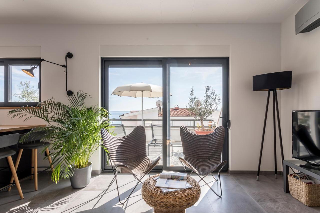 Holiday Home Lola, Sea On A Palm! Heated Pool Trogir Exterior photo